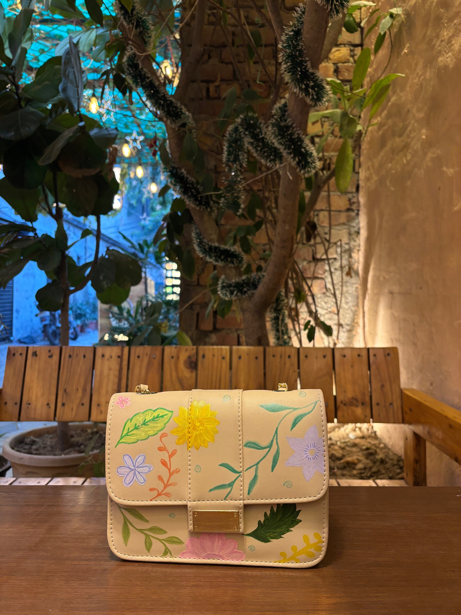 Hand-painted floral bag kalavrit